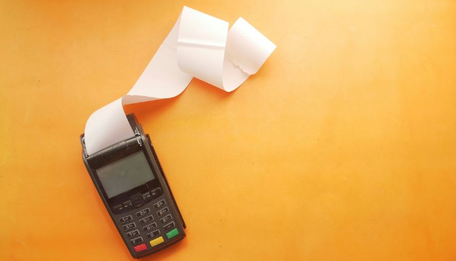 Payment machine with paper receipt reeling out